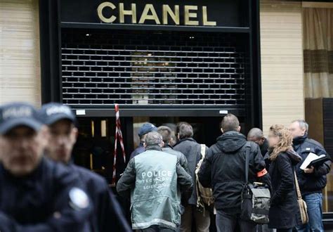 bijouterie chanel braquage|Paris : la boutique Chanel de l’avenue Montaigne cible d’un .